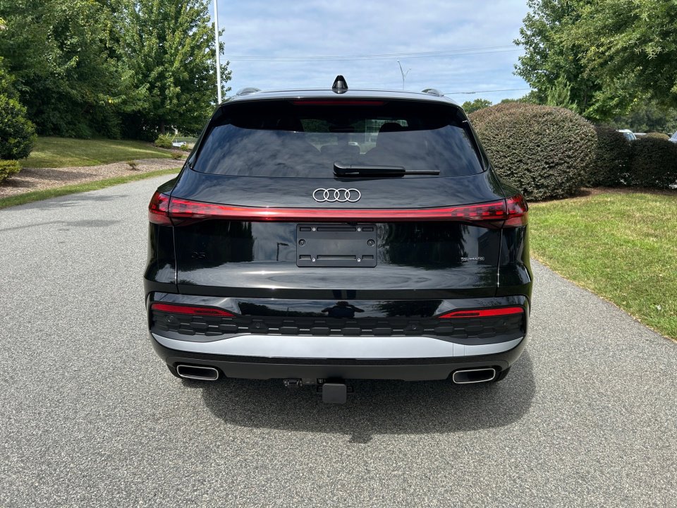 Used 2025 Audi Q5 Premium Plus w/ Premium Plus AWD/4WD image 14