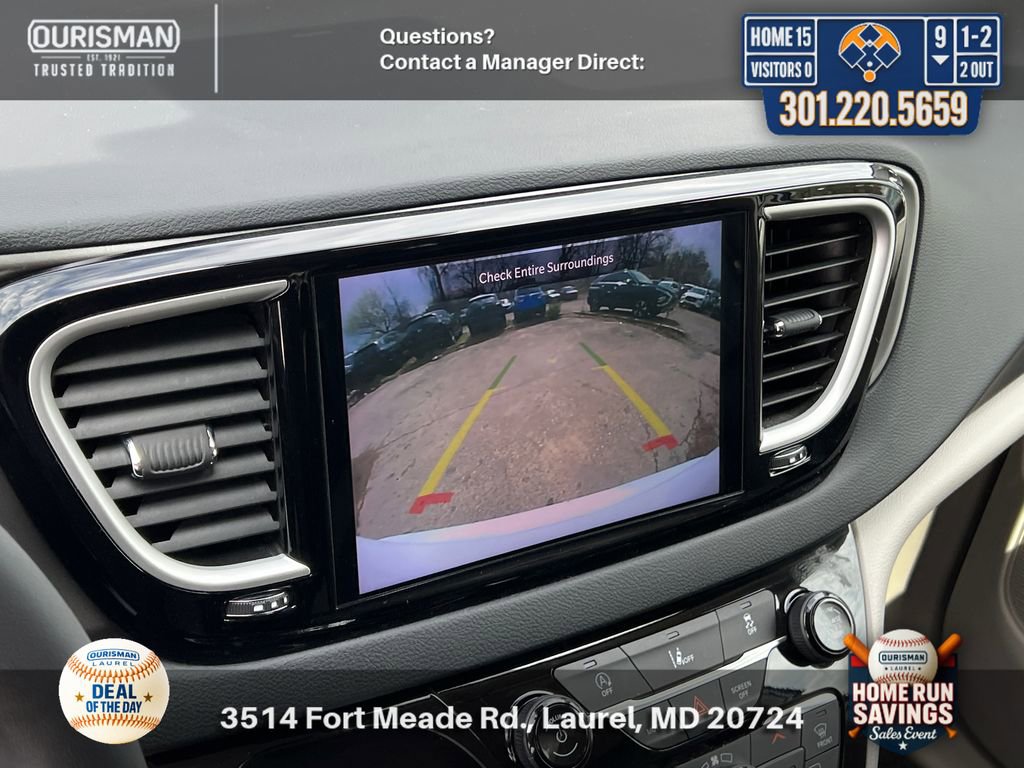 Used 2022 Chrysler Pacifica Touring-L FWD image 12