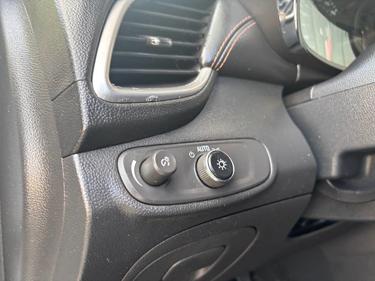 Used 2021 Chevrolet Trax LT image 33