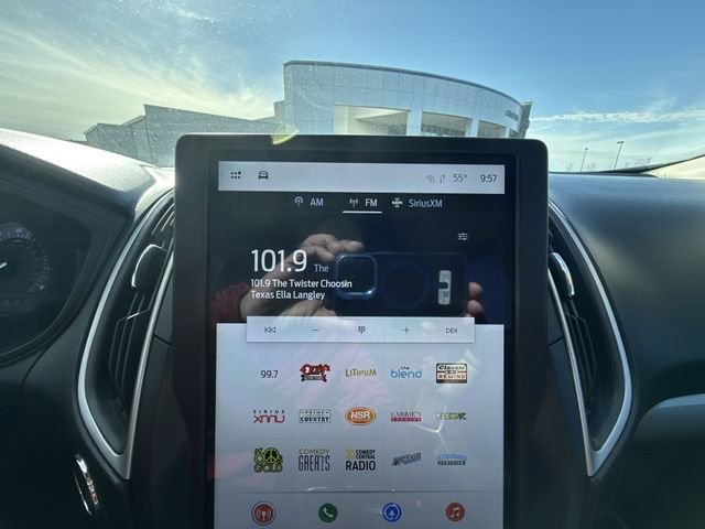 Used 2024 Ford Edge SEL image 16