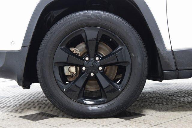 Used 2018 Jeep Cherokee Limited w/ Technology Group image 27