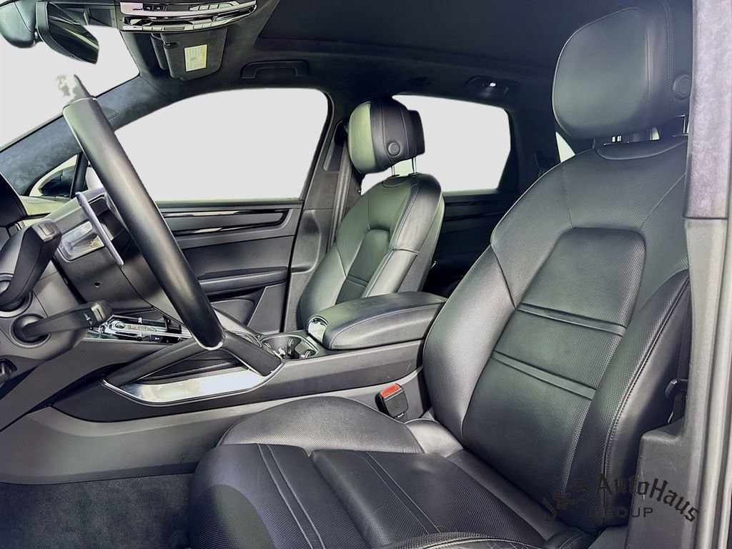 Used 2020 Porsche Cayenne Turbo w/ Assistance Package image 11