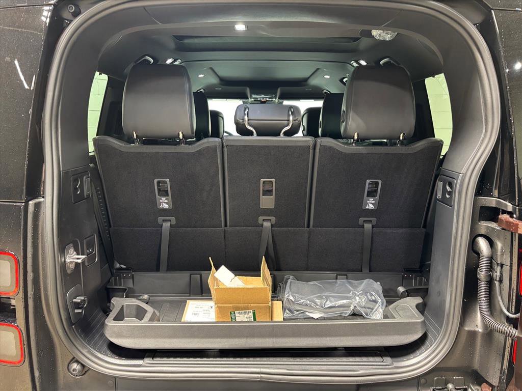 New 2026 Land Rover Defender 130 X-Dynamic SE AWD/4WD image 45