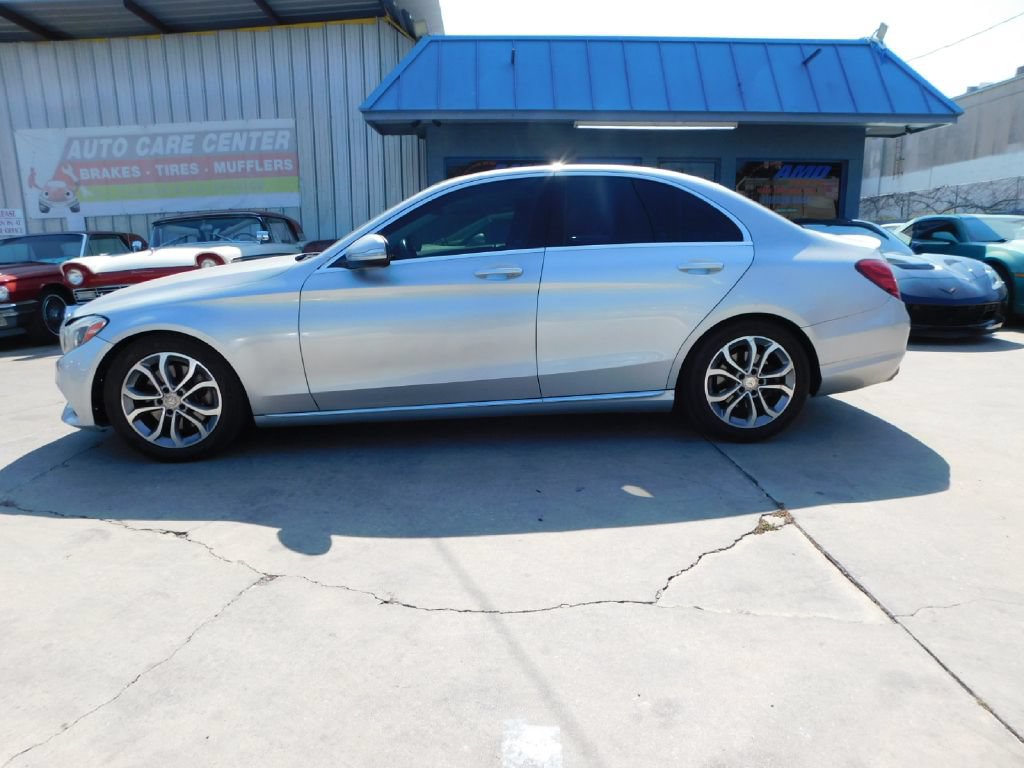 Used 2015 Mercedes-Benz C 300 Sedan image 4