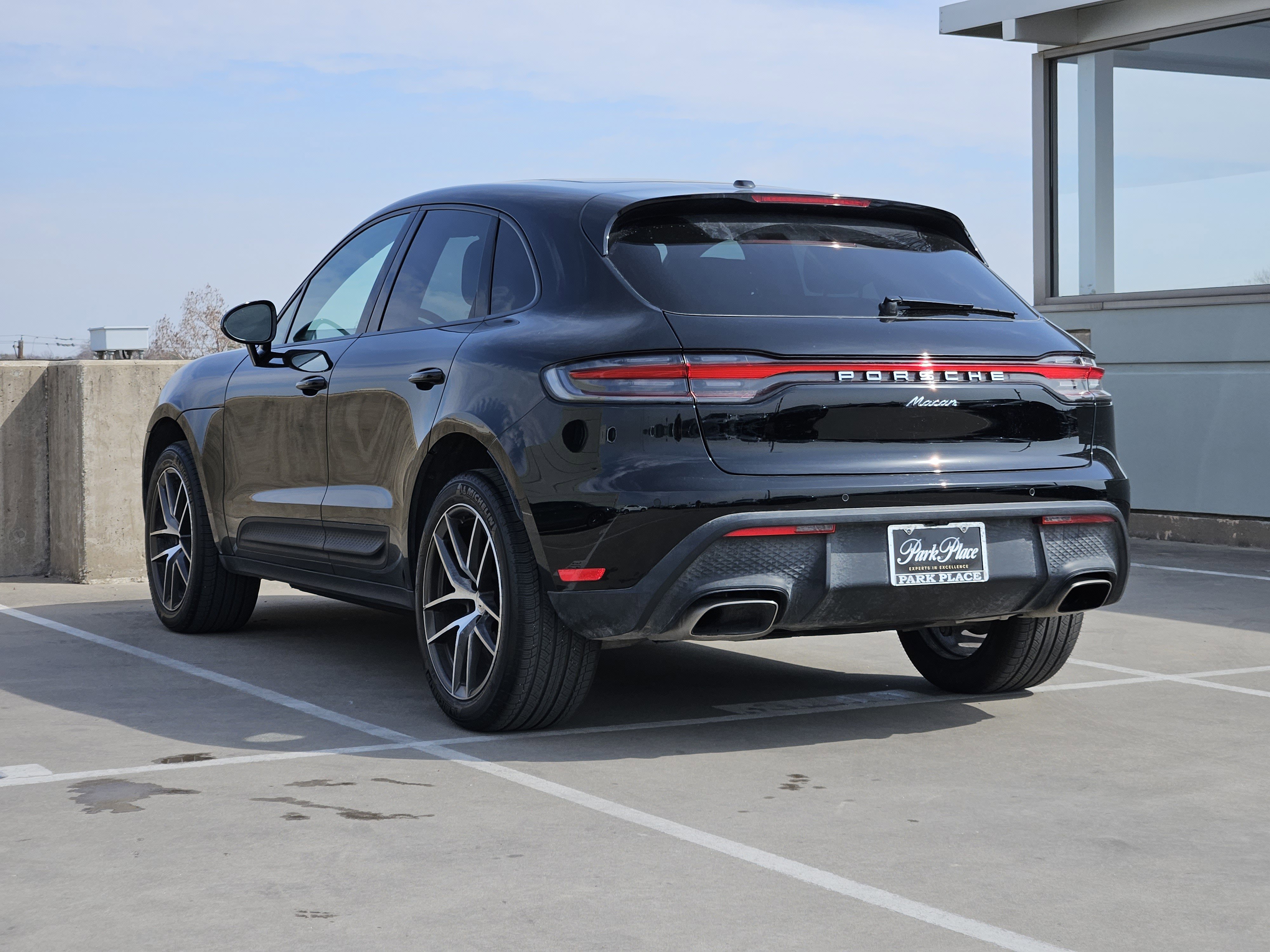 Certified 2025 Porsche Macan image 3