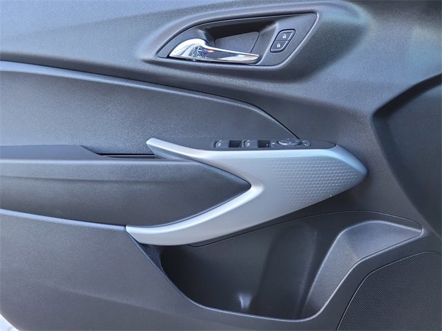 Certified 2025 Chevrolet Trax RS image 19