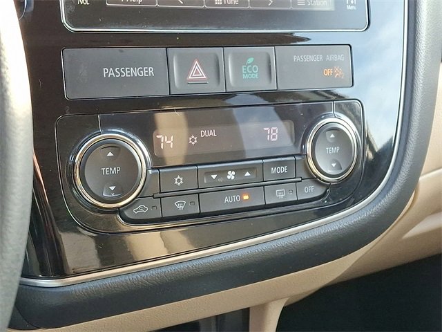 Used 2017 Mitsubishi Outlander SEL image 18