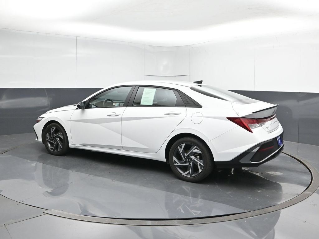 Used 2025 Hyundai Elantra SEL FWD image 3