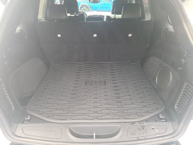 Used 2020 Jeep Grand Cherokee Laredo w/ Quick Order Package 2BN North image 21