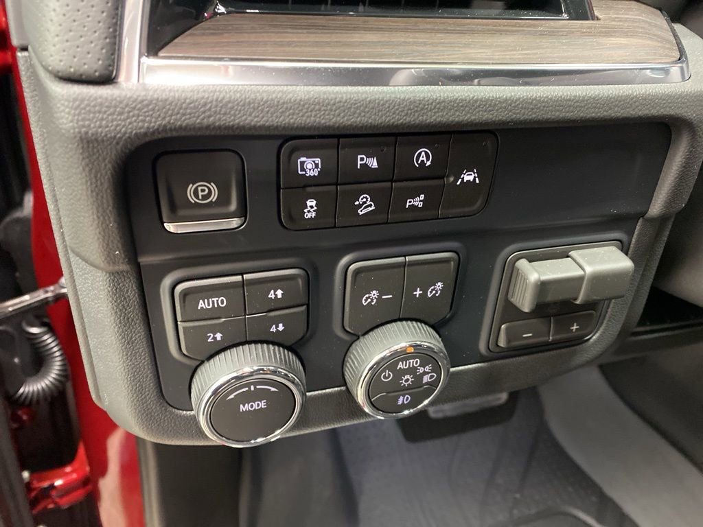 New 2026 Chevrolet Suburban Premier w/ Sun And Tow Package image 18