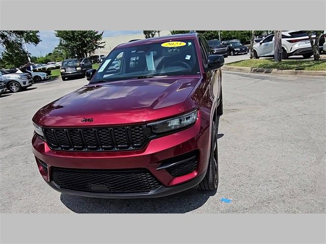 Used 2023 Jeep Grand Cherokee Altitude image 32