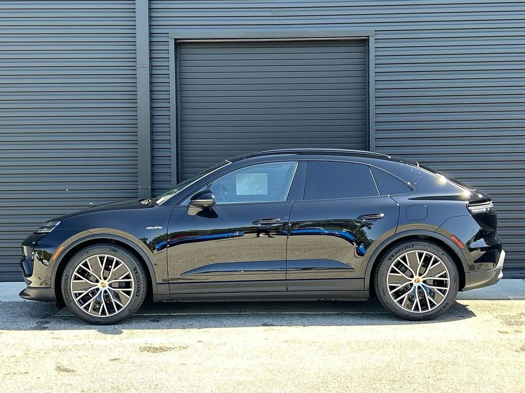Certified 2025 Porsche Macan Electric image 2