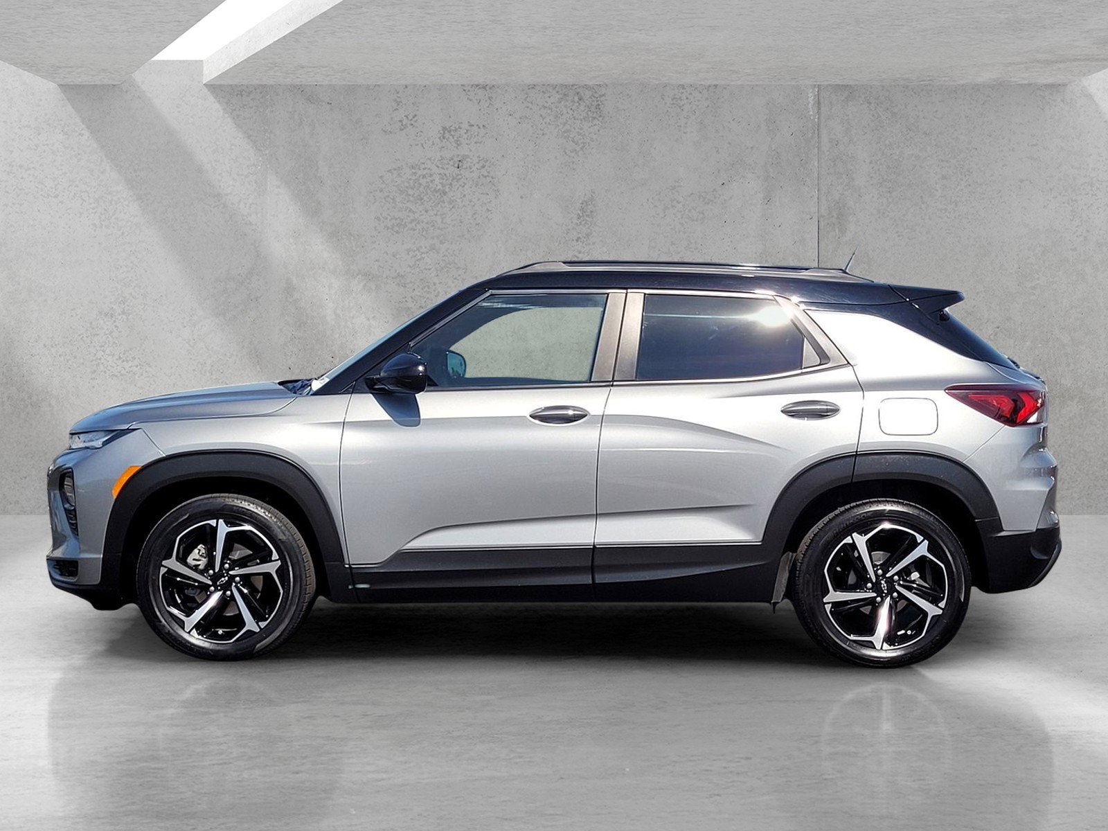 Used 2023 Chevrolet TrailBlazer RS w/ Sun and Liftgate Package image 7