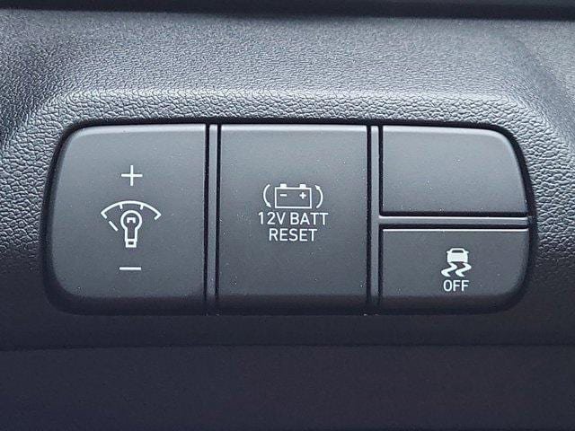 New 2025 Hyundai Elantra SEL FWD image 12