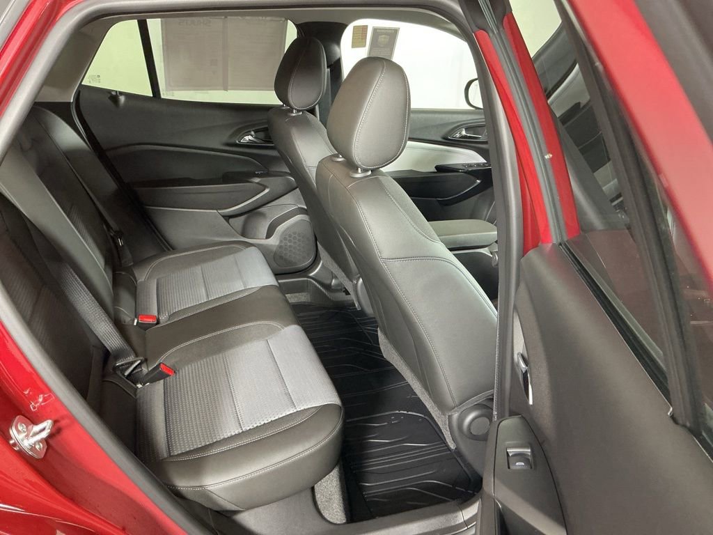 Used 2025 Chevrolet Trax LT w/ Driver Confidence Package image 6
