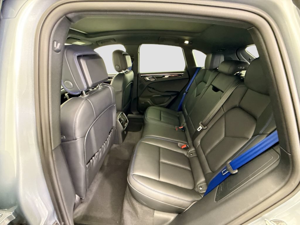 Used 2026 Porsche Macan AWD/4WD image 19