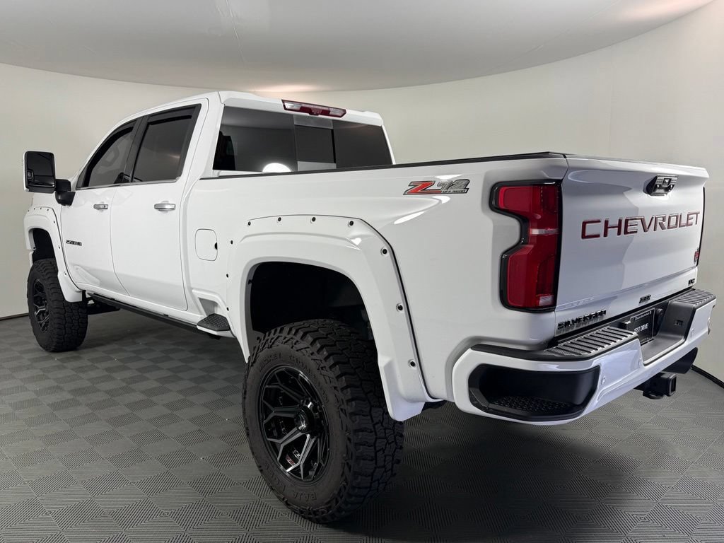 Used 2025 Chevrolet Silverado 2500 LTZ w/ LTZ Premium Package AWD/4WD image 3