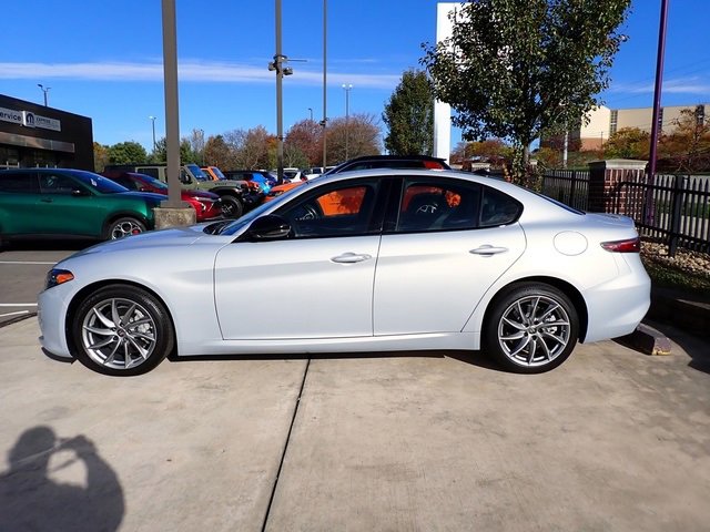 New 2025 Alfa Romeo Giulia Sprint w/ Driving Assist Package image 2