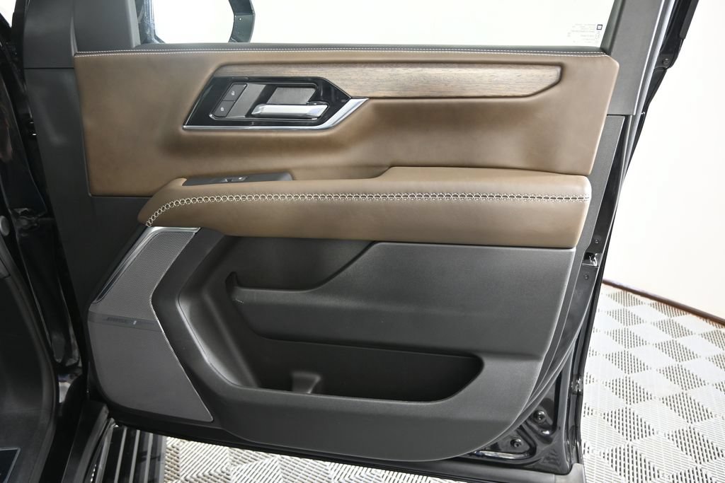 Used 2025 GMC Yukon Denali Ultimate AWD/4WD image 12