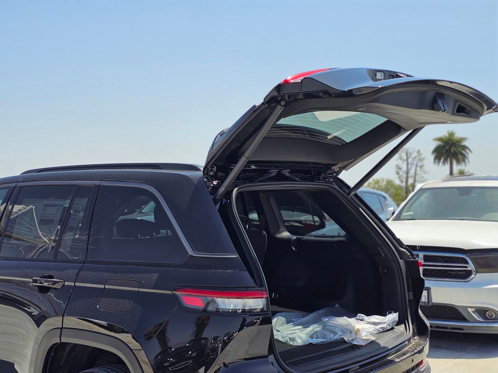 New 2026 Jeep Grand Cherokee Altitude RWD image 8