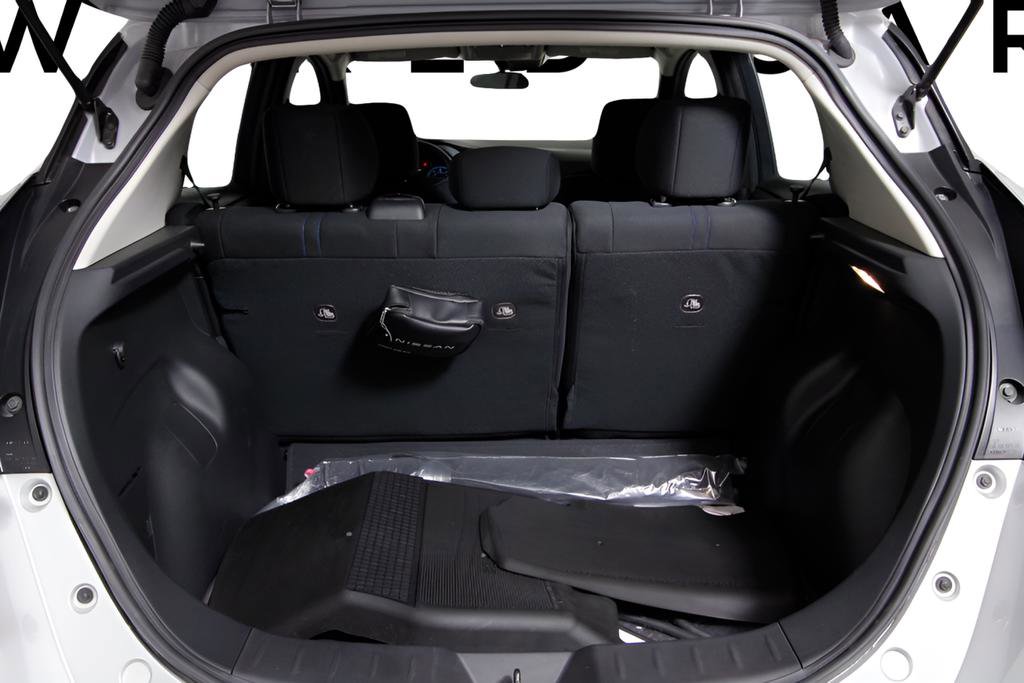 Used 2025 Nissan Leaf S image 10