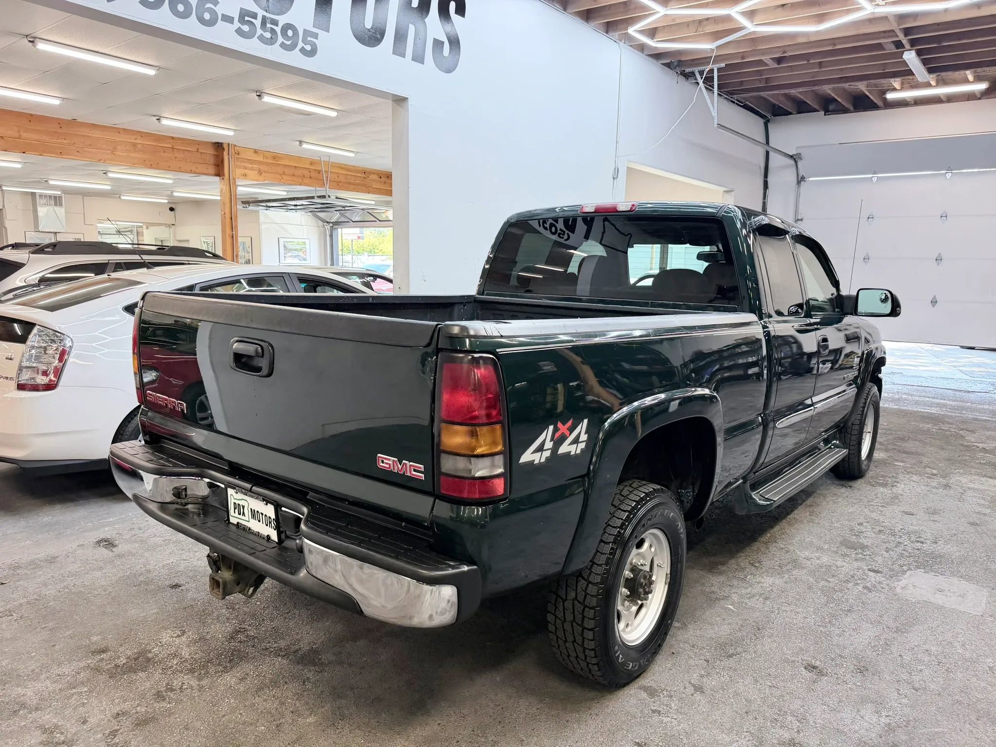 Used 2005 GMC Sierra 2500 SLT AWD/4WD image 3