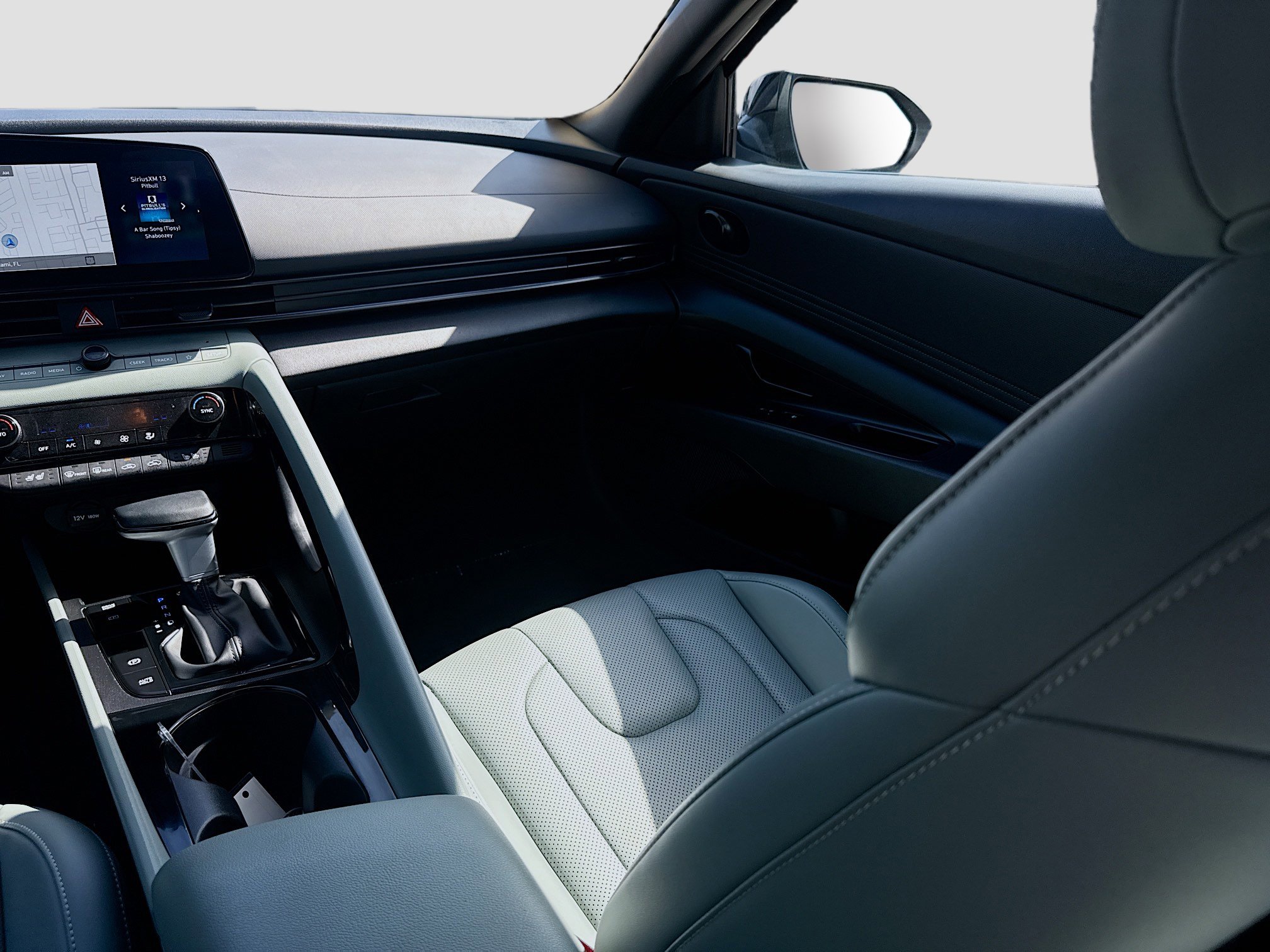 Used 2025 Hyundai Elantra Limited image 22