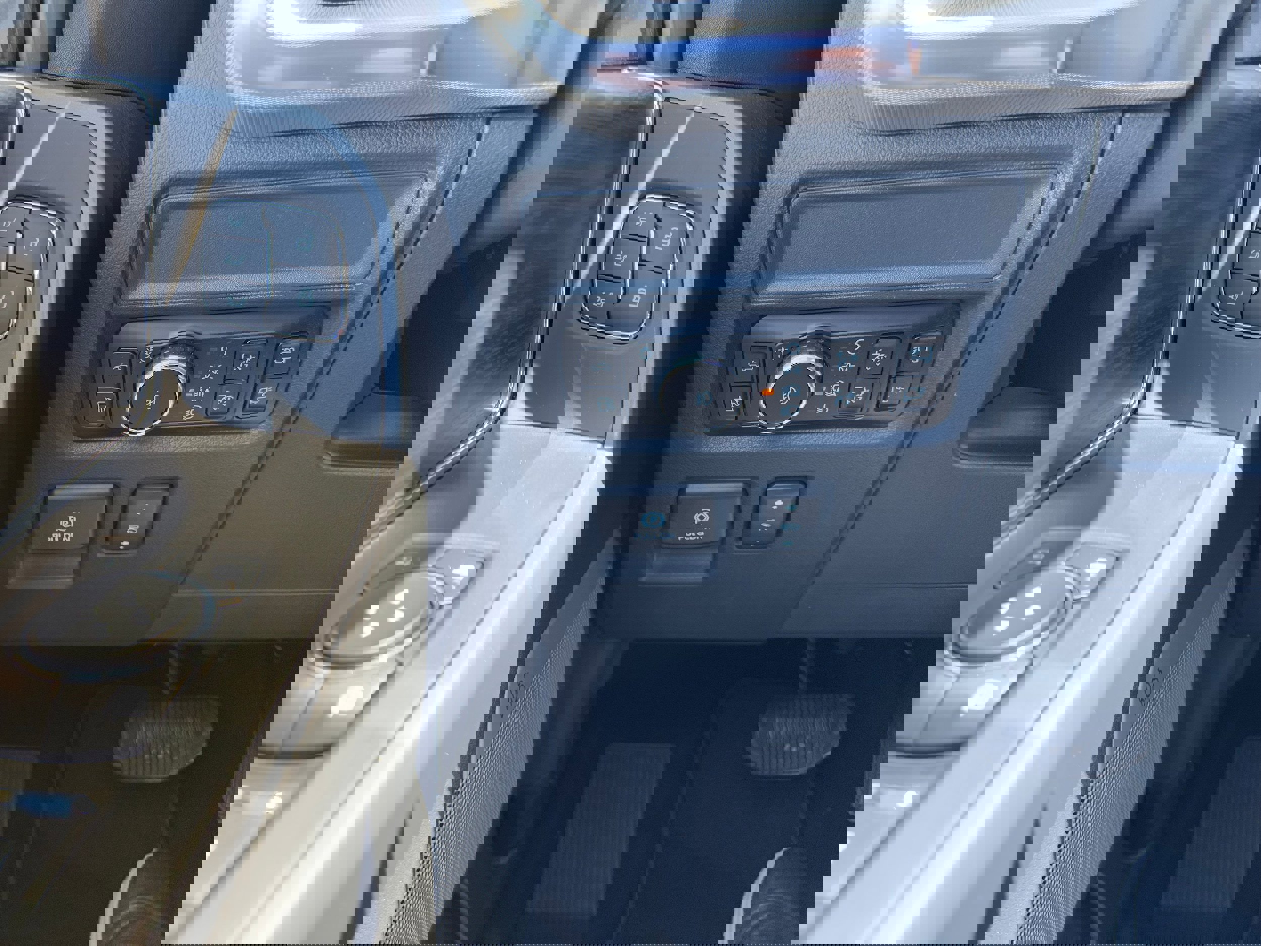 New 2025 Ford F150 Lariat w/ Equipment Group 501A Mid image 29