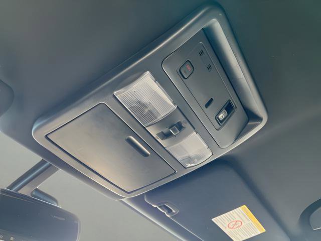 Used 2018 Nissan Titan SL w/ Midnight Edition image 25