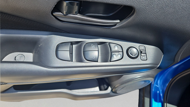 Used 2025 Nissan Kicks Play S FWD image 15