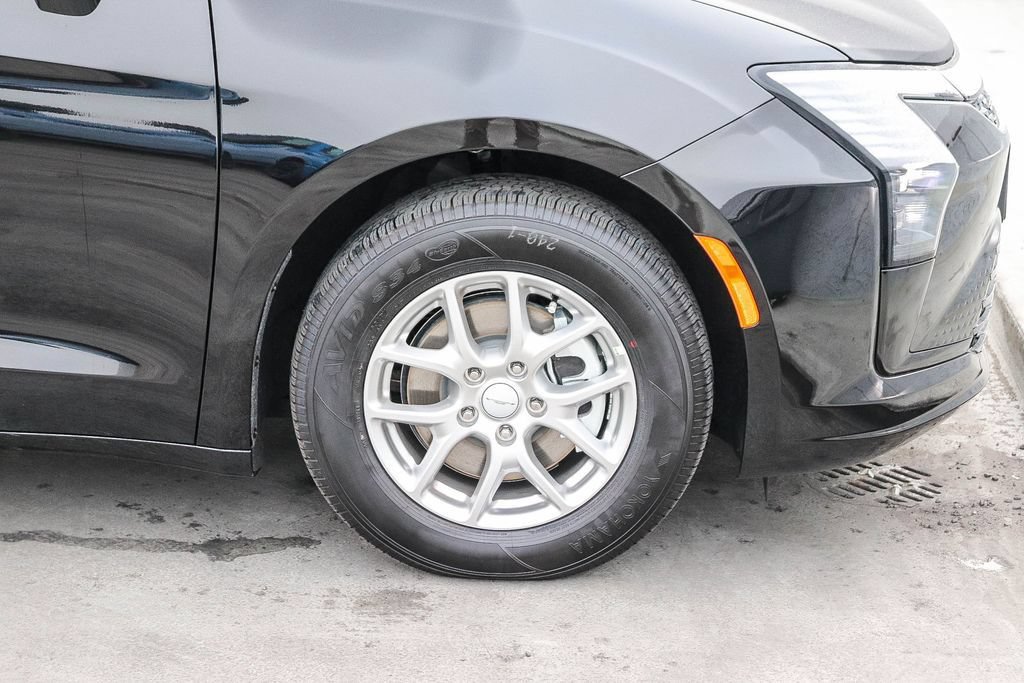 New 2027 Chrysler Pacifica Select FWD image 11
