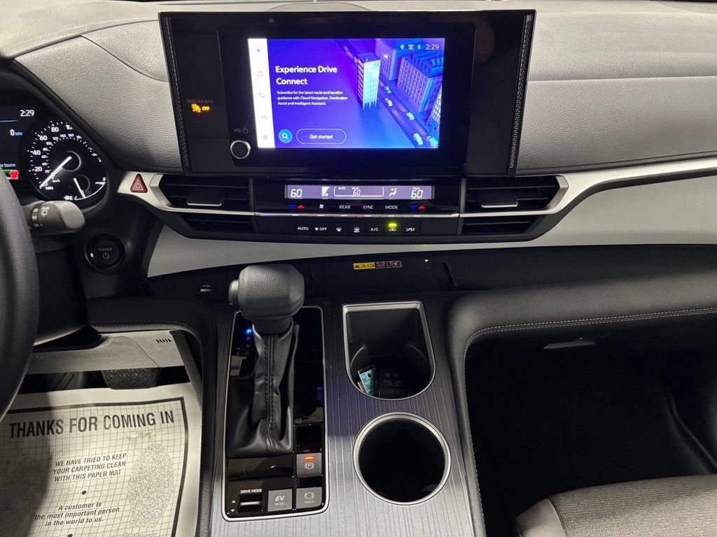 Used 2026 Toyota Sienna LE FWD image 25