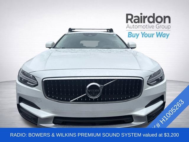 Used 2017 Volvo V90 T6 Cross Country image 2