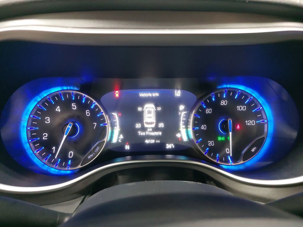 Used 2024 Chrysler Pacifica Touring-L image 21