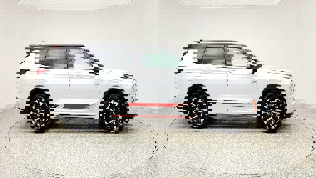 Used 2024 Mitsubishi Outlander Ralliart image 4