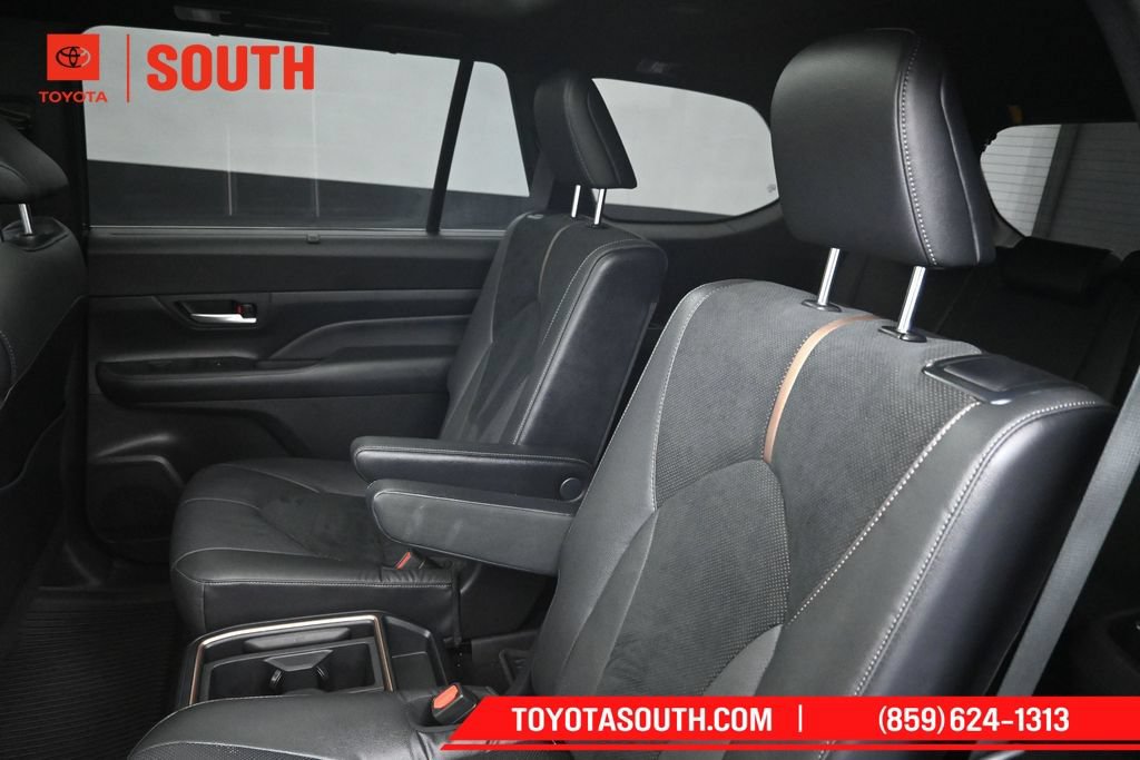 Used 2024 Toyota Grand Highlander AWD Hybrid image 27