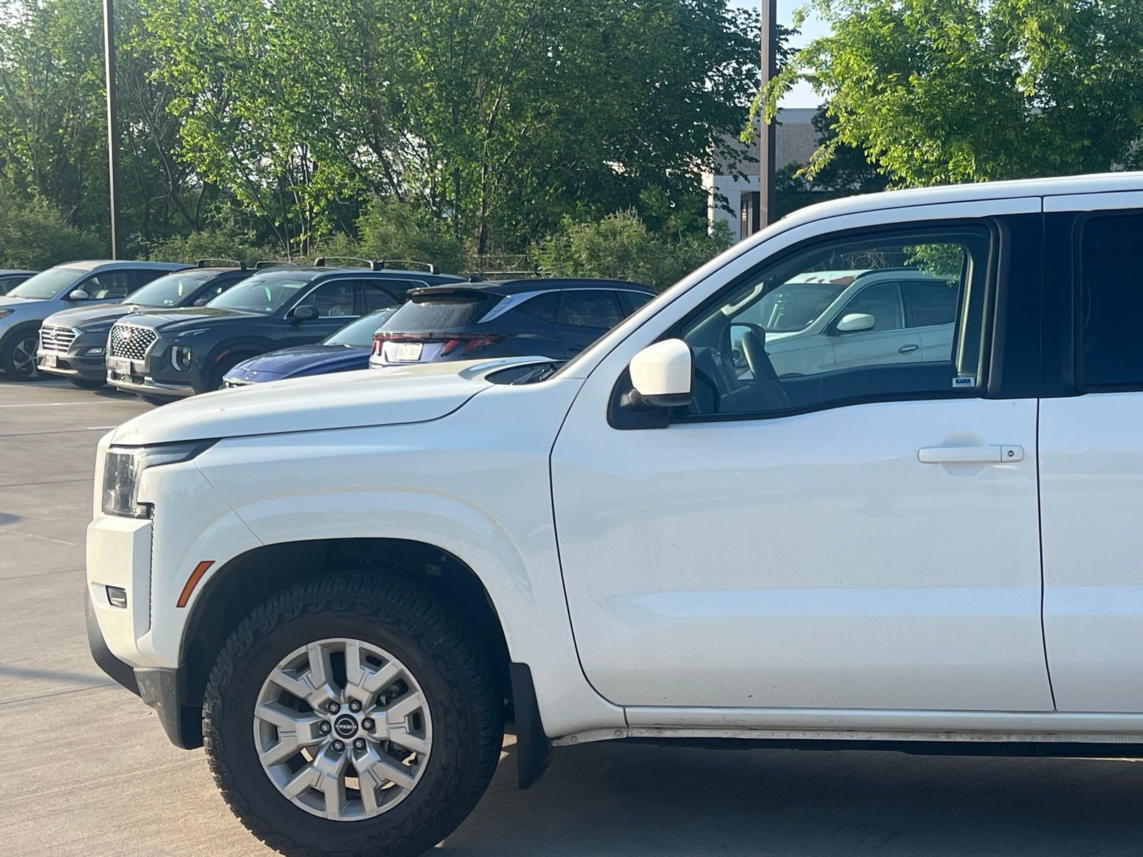 Used 2022 Nissan Frontier SV w/ Technology Package image 8