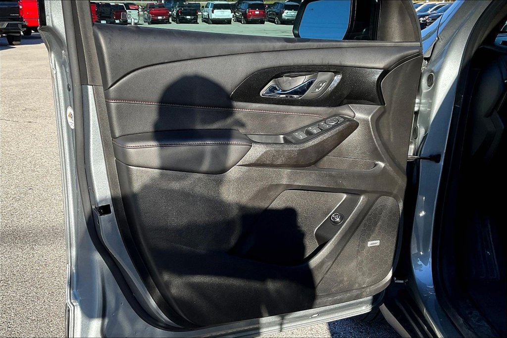 Used 2023 Chevrolet Traverse RS AWD/4WD image 19