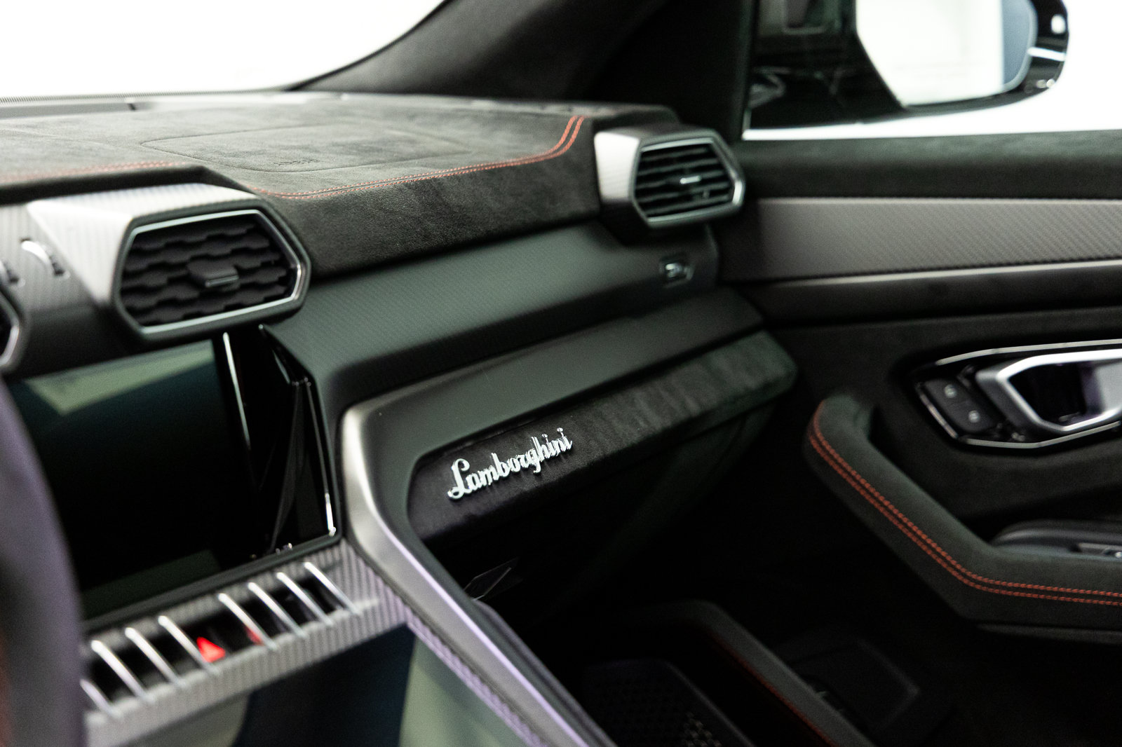 Used 2024 Lamborghini Urus Performante AWD/4WD image 46