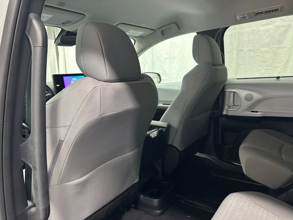 Used 2025 Toyota Sienna LE image 50