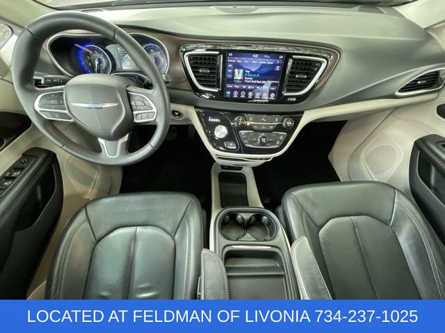 Used 2018 Chrysler Pacifica Touring-L w/ Premium Audio Group FWD image 19