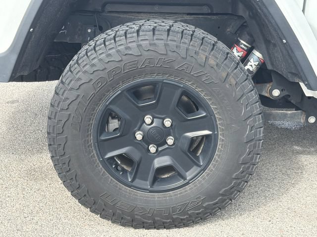 Used 2023 Jeep Gladiator Mojave w/ Cold Weather Group AWD/4WD image 42