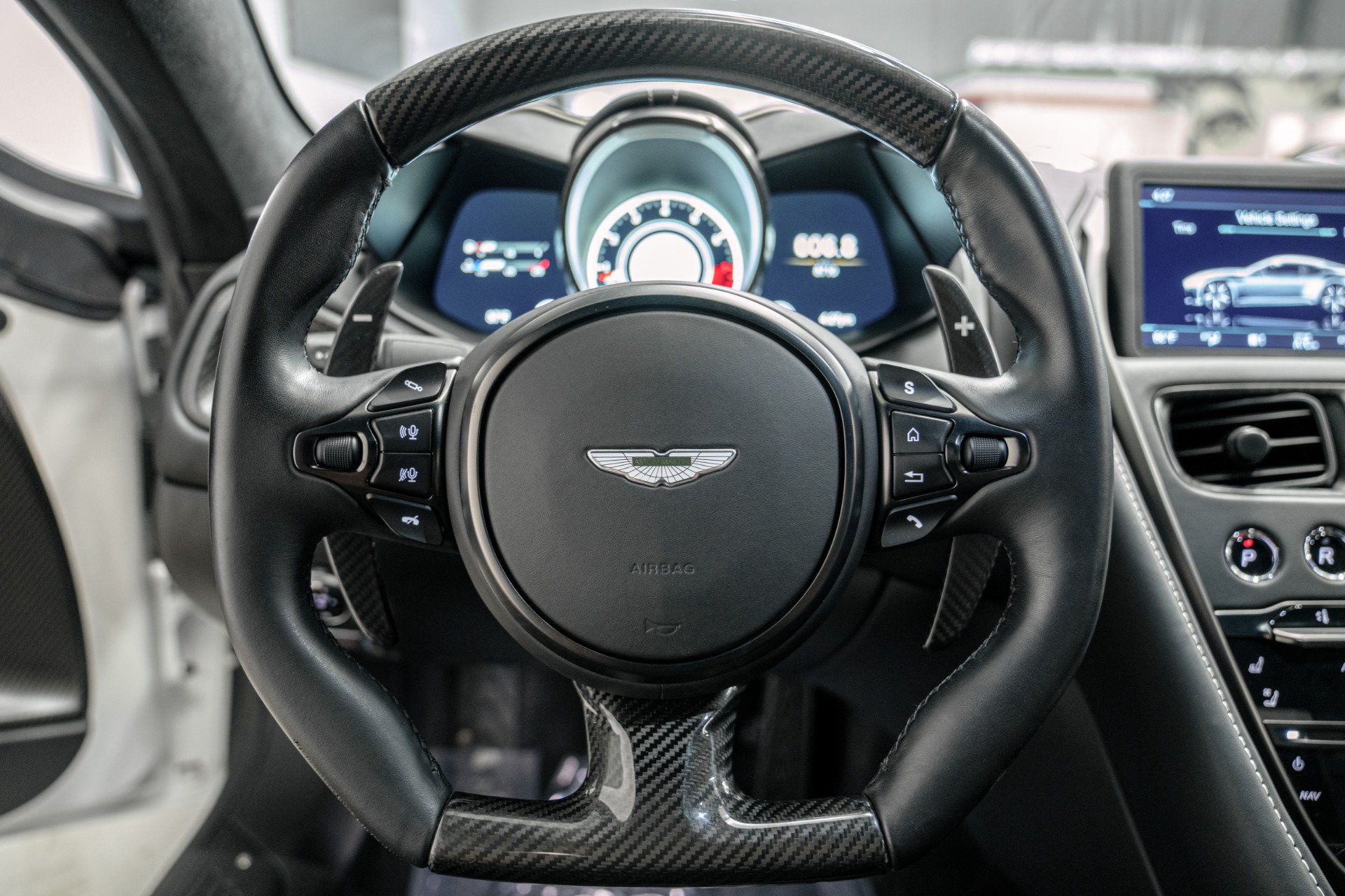 Used 2019 Aston Martin DBS Superleggera RWD image 14