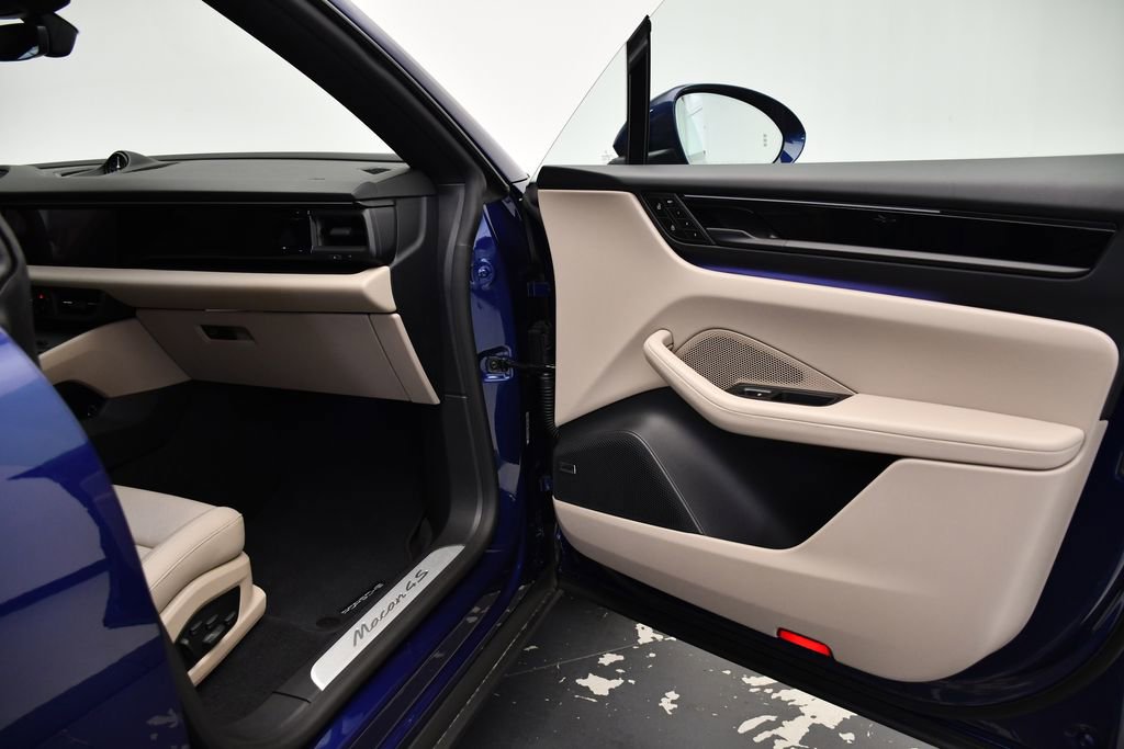 Used 2025 Porsche Macan 4S Electric image 47