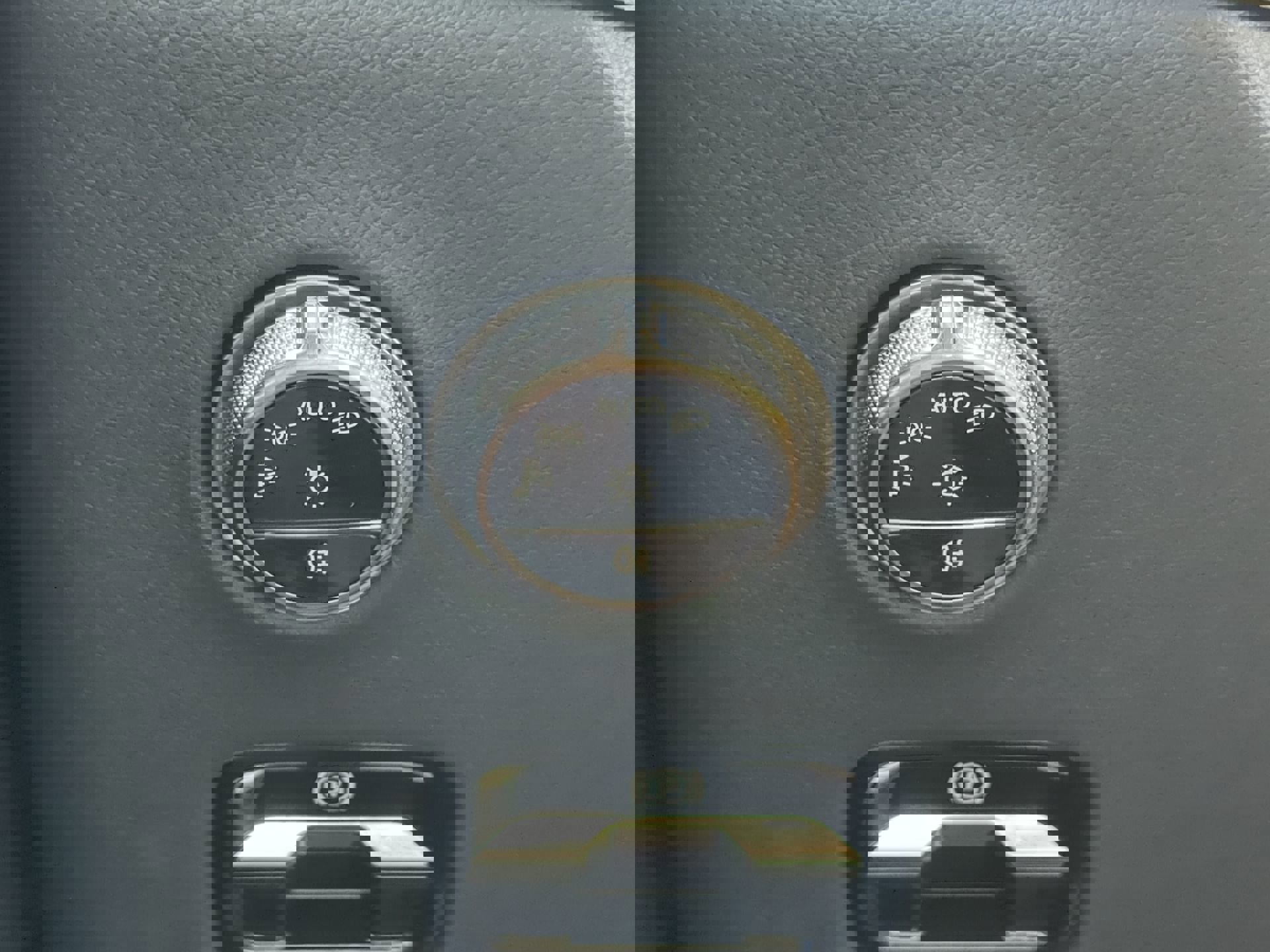 Used 2025 Mercedes-Benz GLC 350e GLC 350e image 48