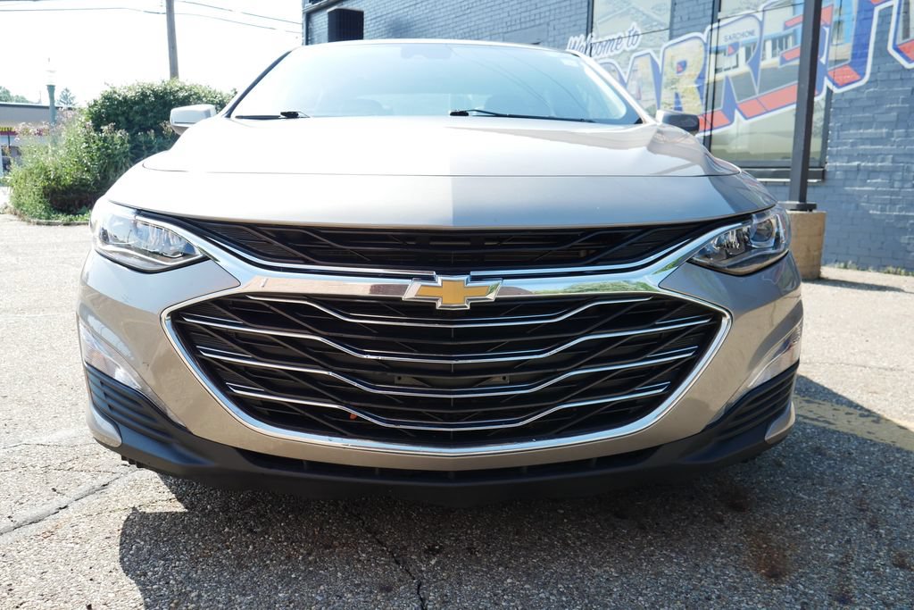 Used 2024 Chevrolet Malibu LT FWD image 2
