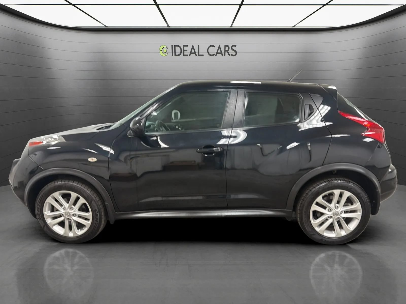Used 2013 Nissan Juke S FWD image 2