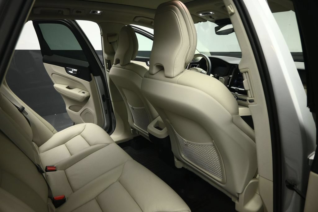Used 2021 Volvo XC60 T5 Momentum w/ Advanced Package AWD/4WD image 57