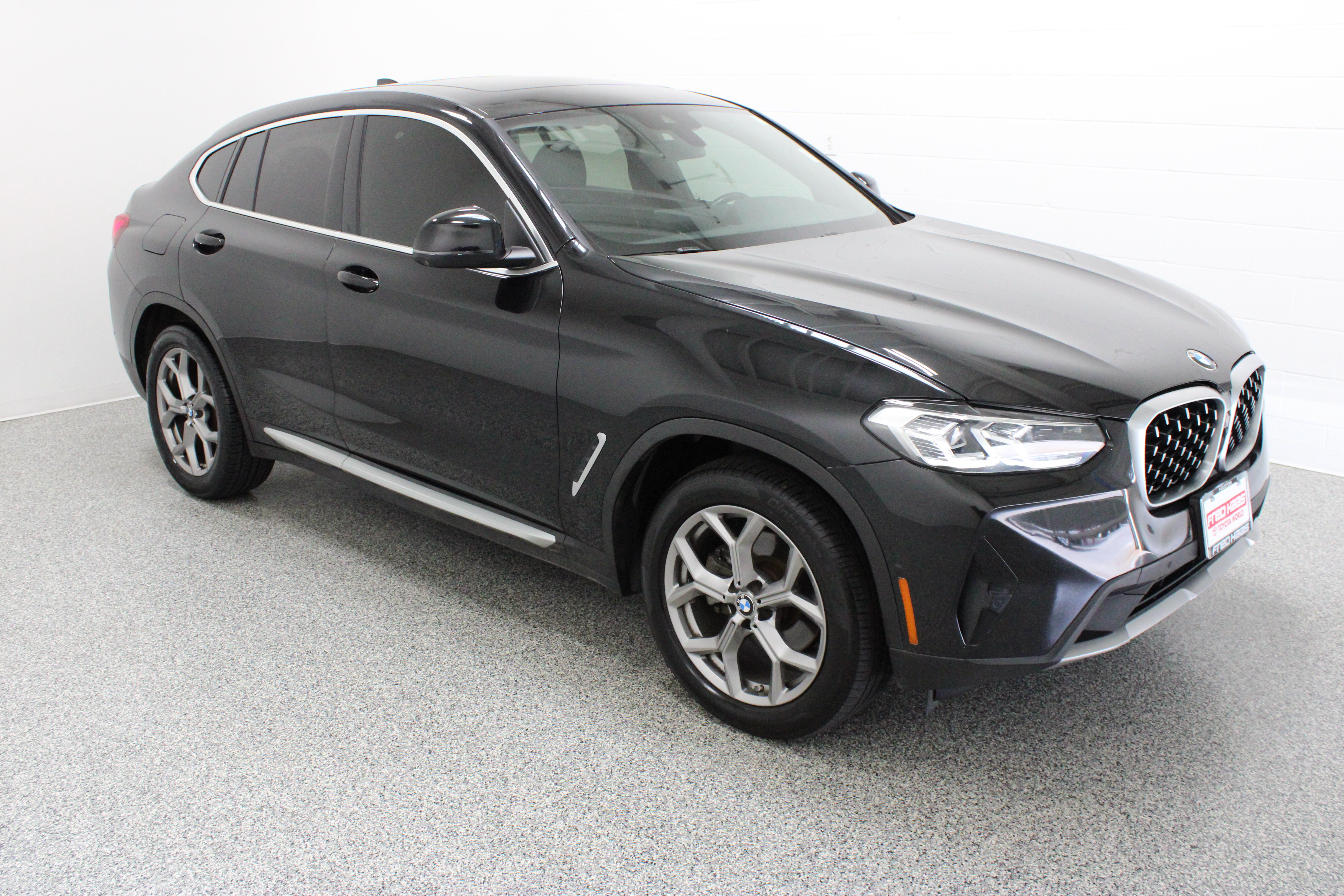 Used 2023 BMW X4 xDrive30i AWD/4WD image 4