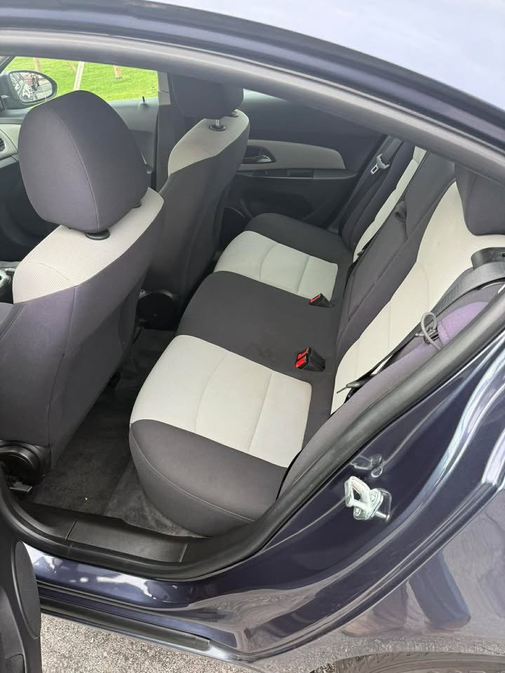 Used 2013 Chevrolet Cruze LS image 8